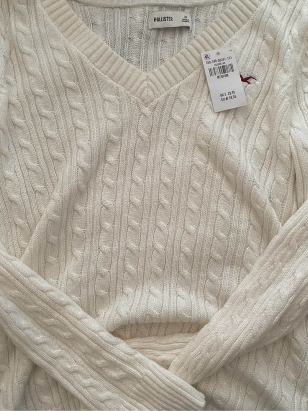 Hollister Women's Cream Cable-Knit V-Neck Sweater